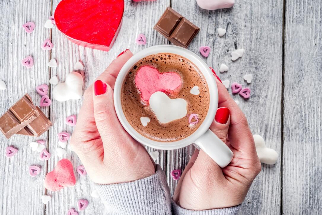 Coffee with marshmallow hearts and chocolate, the perfect partner of love themed slots!